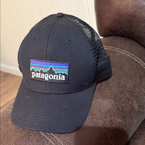 Patagonia P-6 Logo Trucker Hat Black